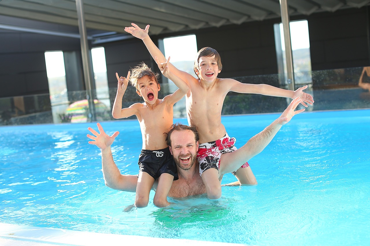 swimming-pool-765312_1280